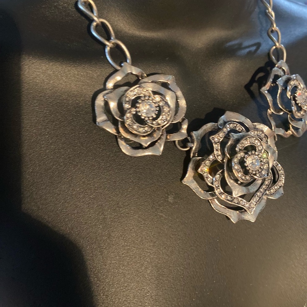 Chunky Silver Rhinestone Flower Statement Necklace - image 4